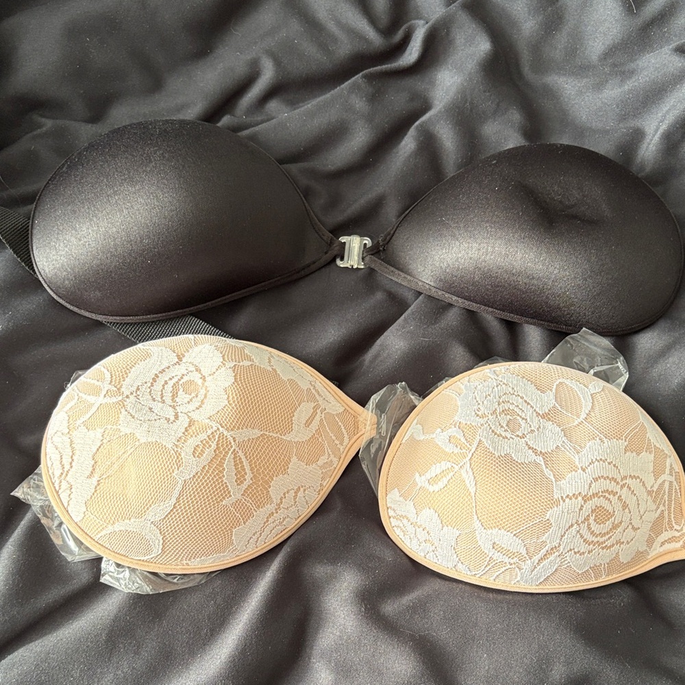 Elegant Lace and Smooth Strapless Bras Set